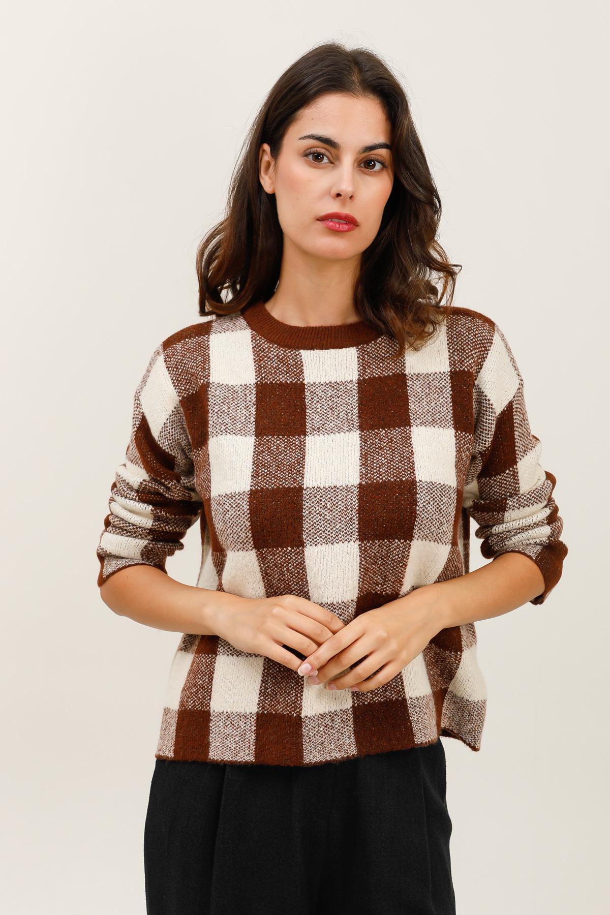 A1570 Pull à carreaux