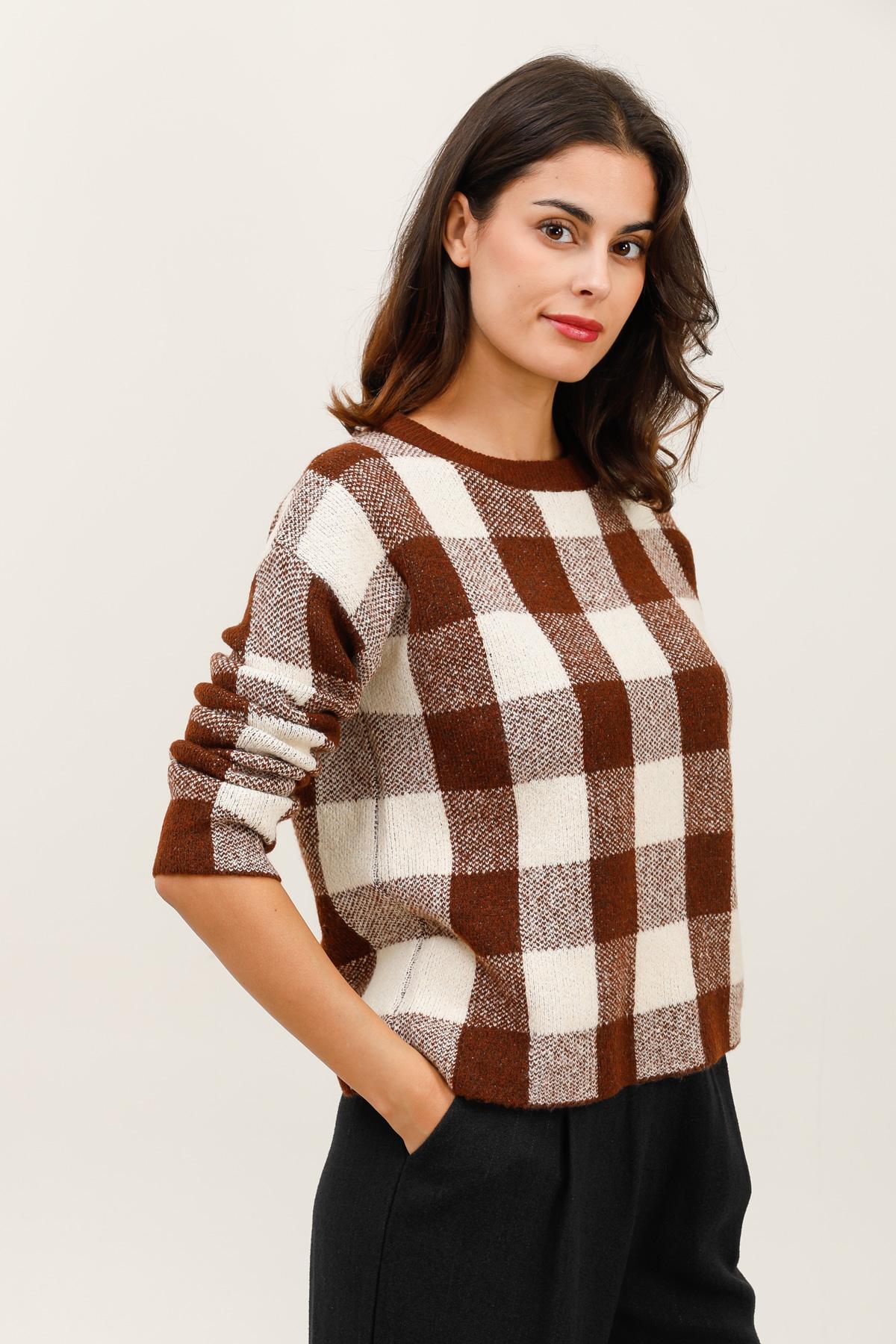 A1570 Pull à carreaux