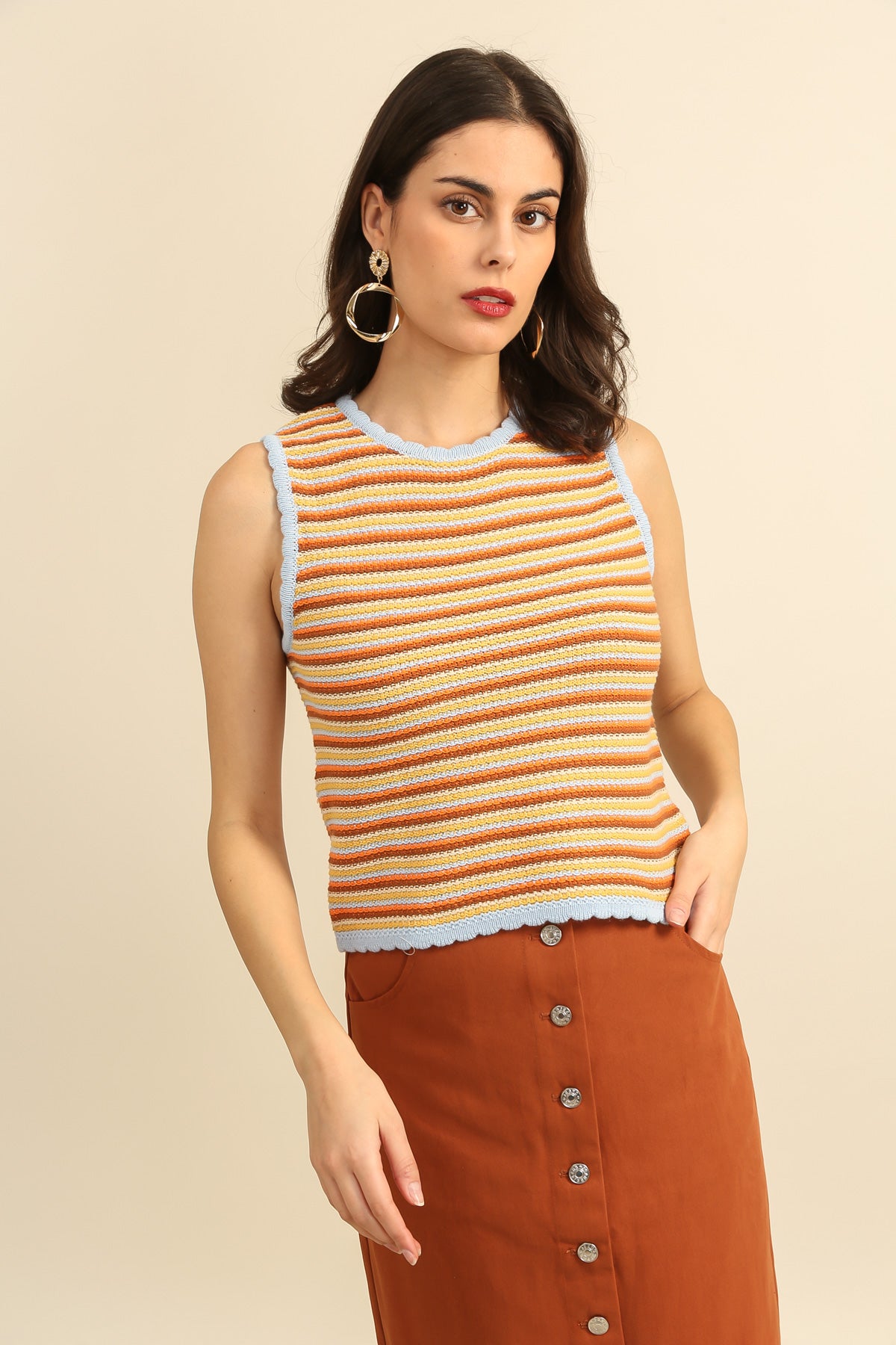 A1593 Top sin mangas de punto a rayas multicolor