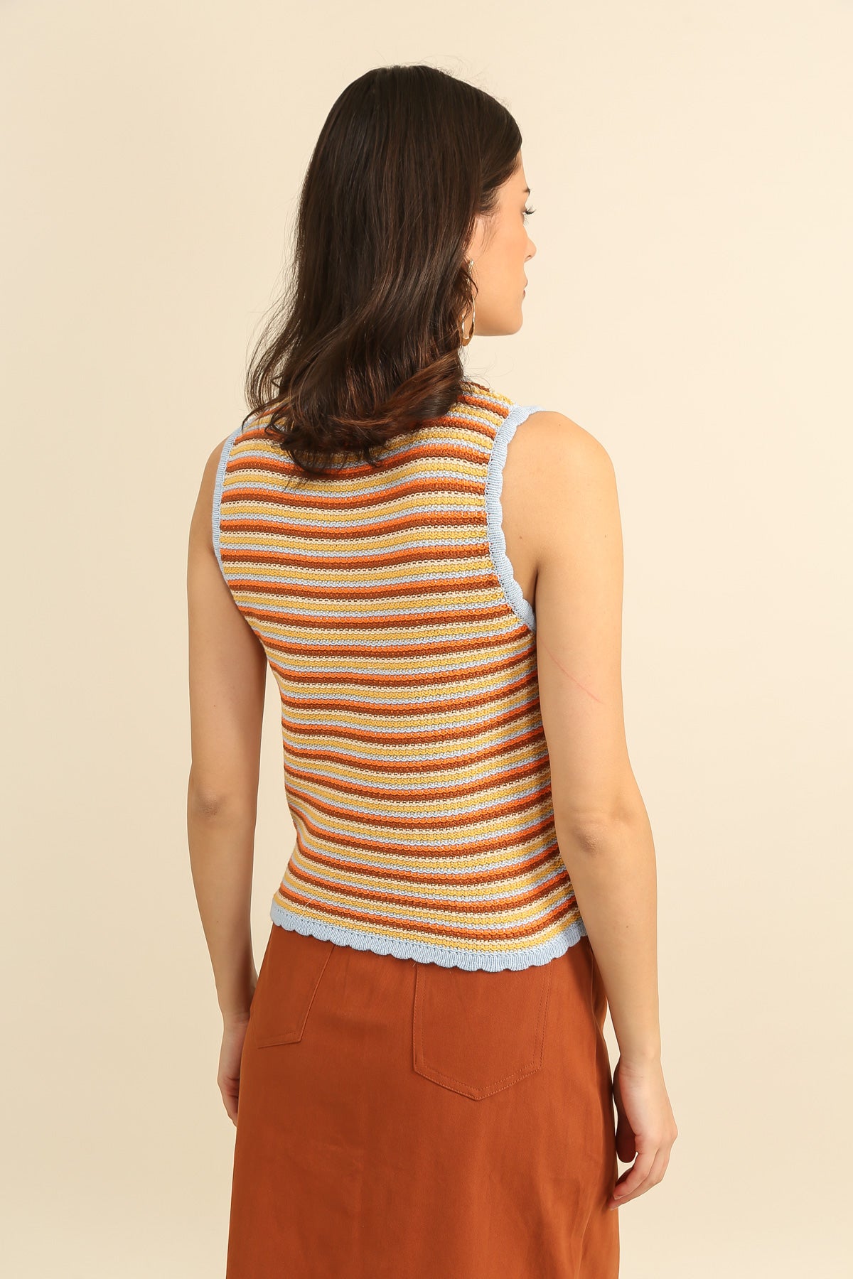 A1593 Top sin mangas de punto a rayas multicolor