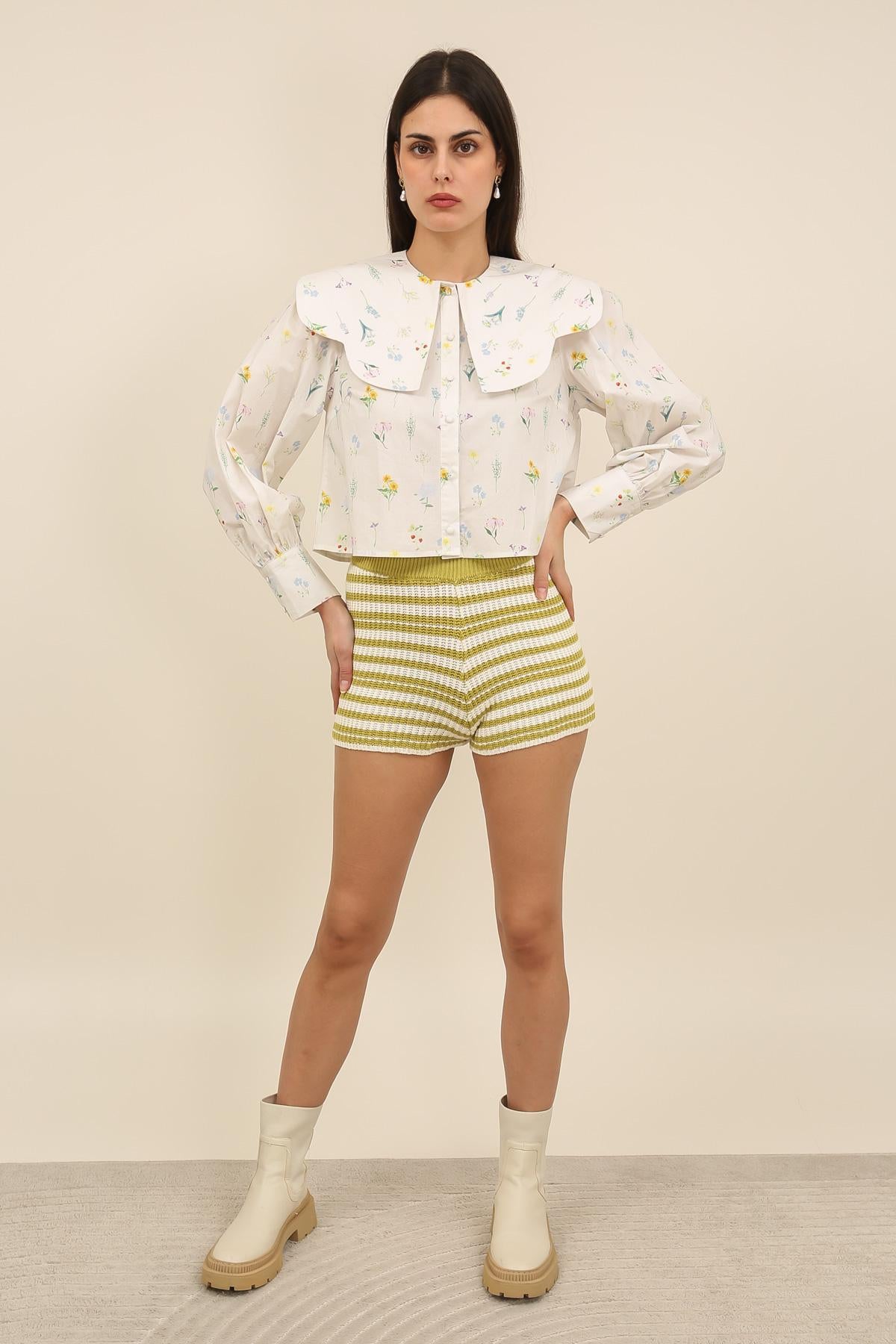 A1595 Shorts de punto a rayas de talle alto de estilo retro