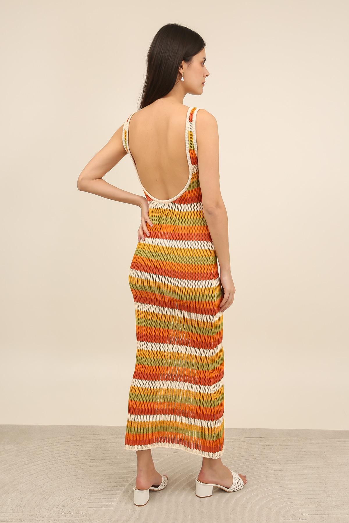 A1598 Vestido Largo de Punto Rayado con Espalda Descubierta