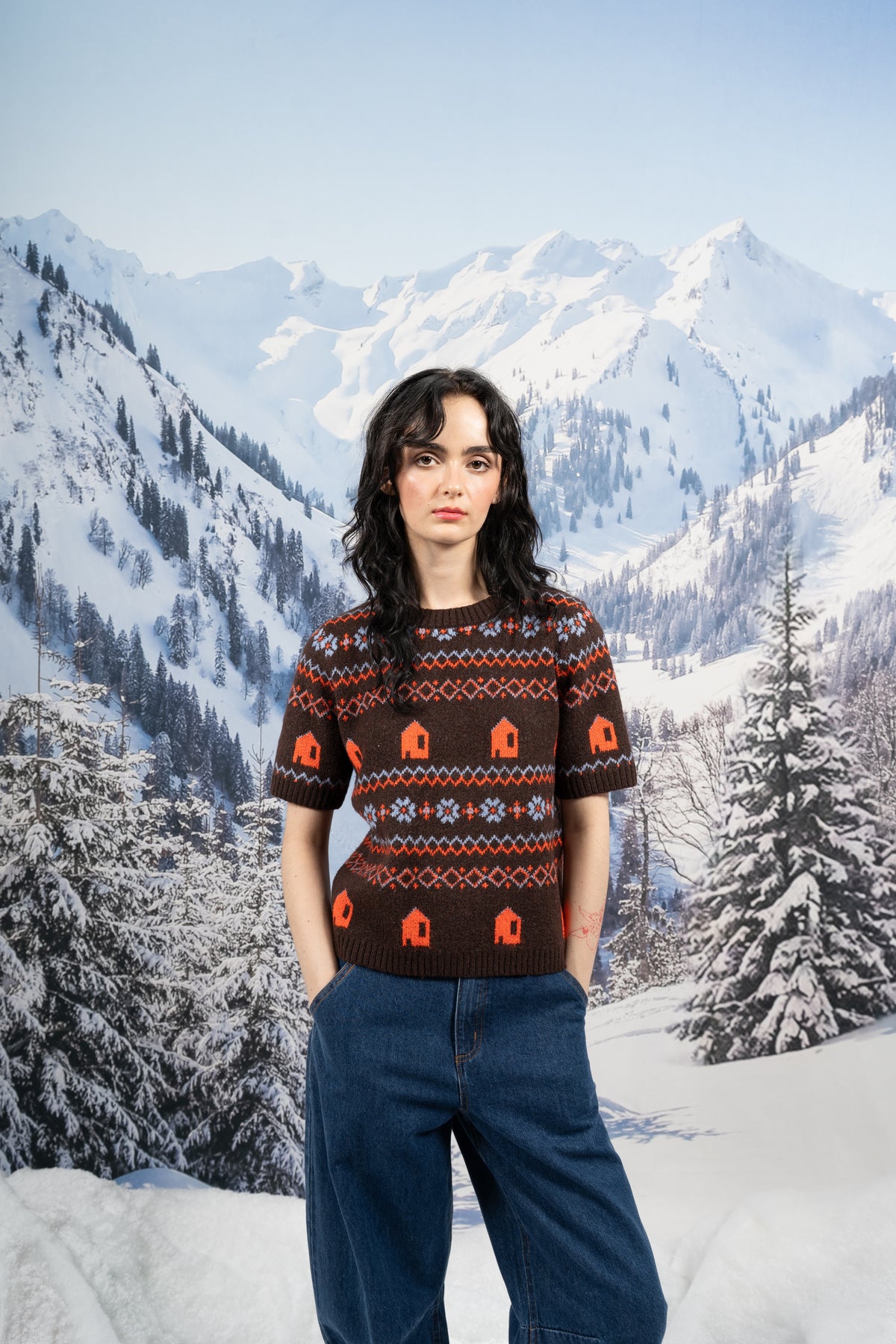 Short-Sleeve Knit Top with House Pattern - A1619